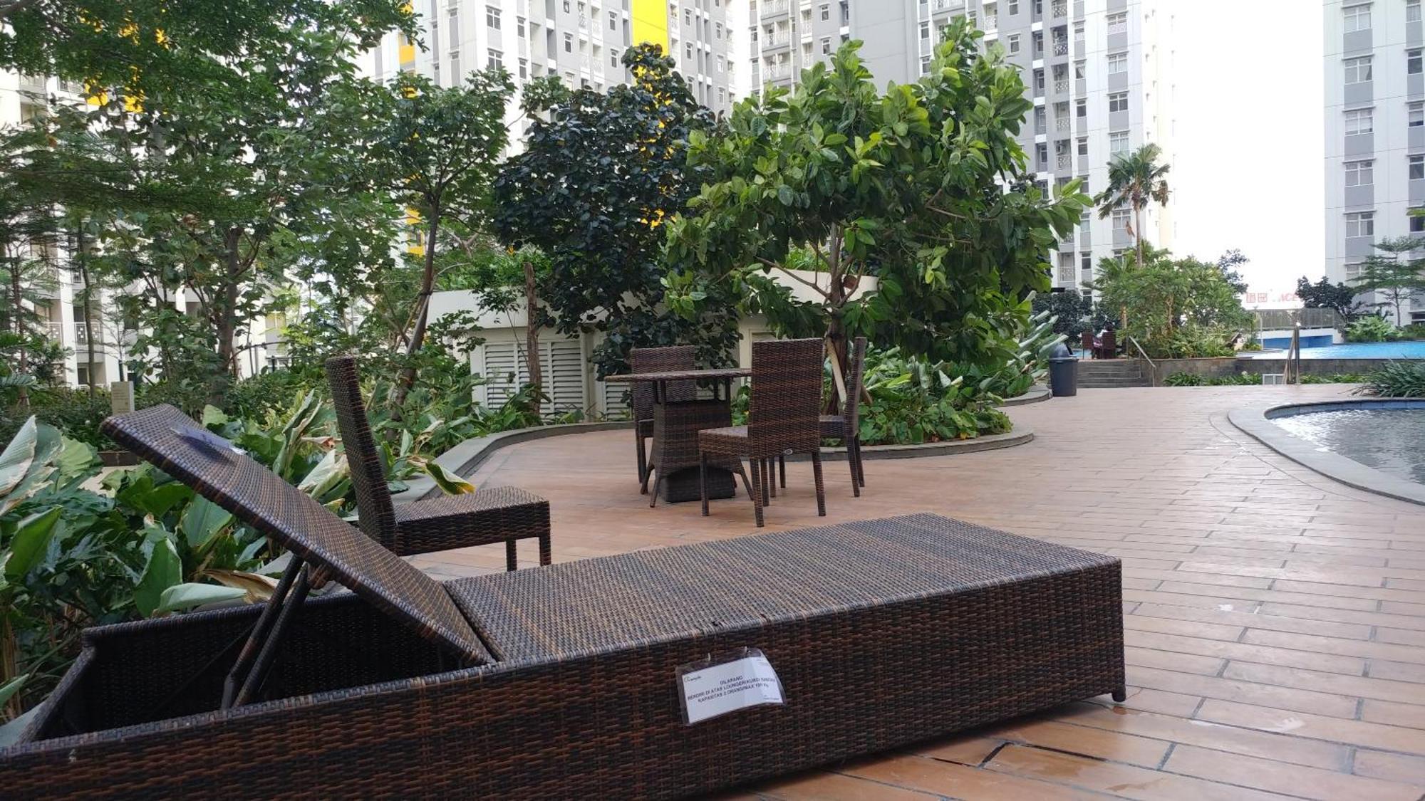 Modern And Comfortable Studio Apartment Springlake Summarecon Near Summarecon By Travelio Bekasi Exterior foto